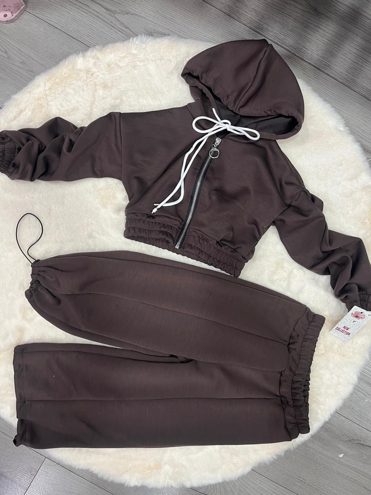 Tuta marrone sbrizzolata